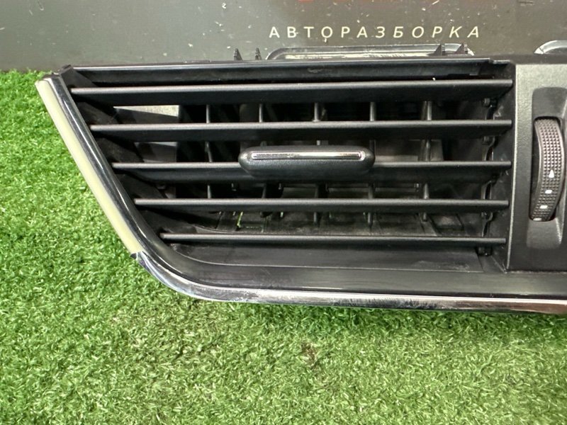 Дефлектор отопителя центральный Skoda Octavia 2014 A7