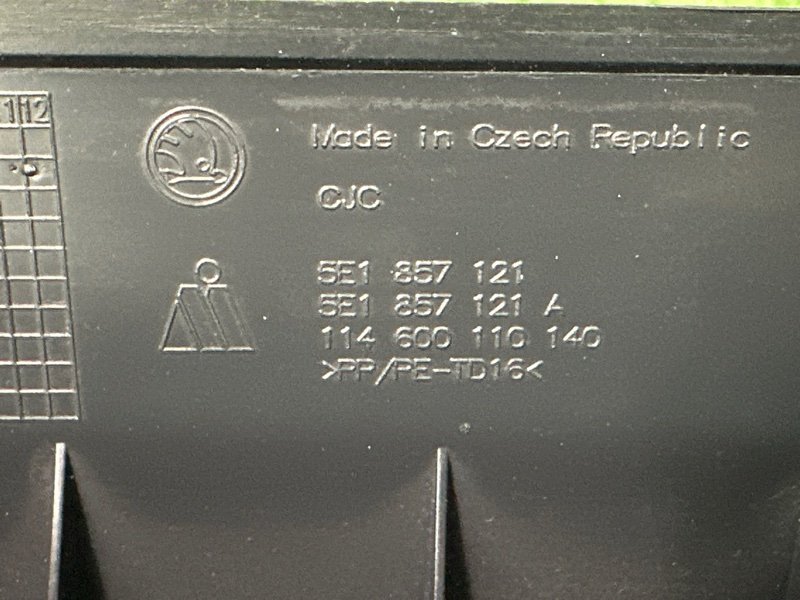 Бардачок нижний Skoda Octavia 2014 A7