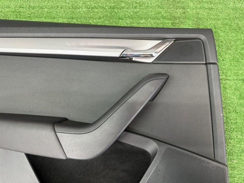 Обшивка двери Skoda Octavia 2014 A7