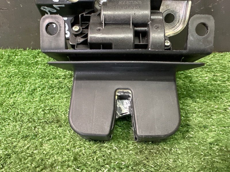 Замок крышки багажника Skoda Octavia 2014 A7