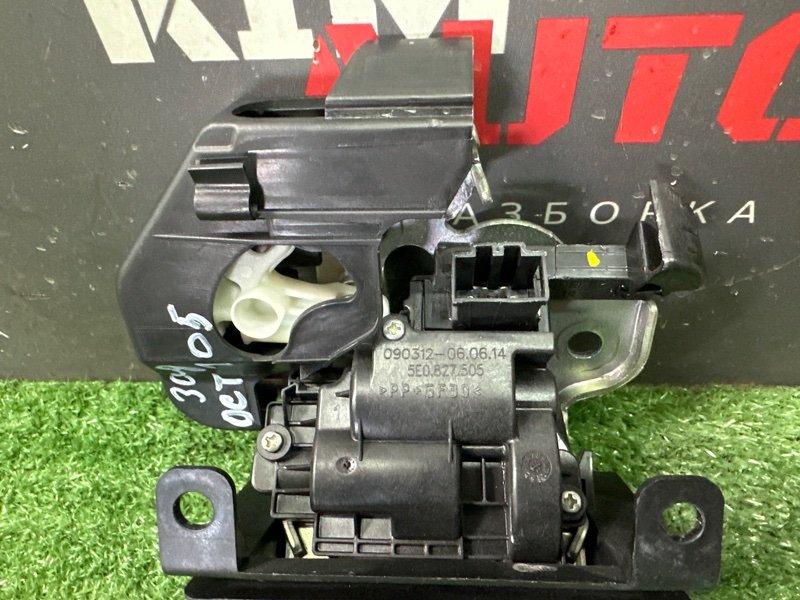 Замок крышки багажника Skoda Octavia 2014 A7