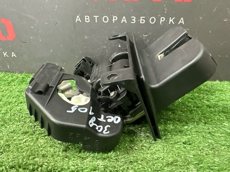 Замок крышки багажника Skoda Octavia 2014 A7