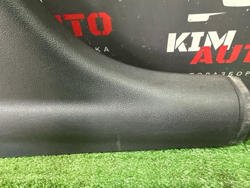 Накладка центральной стойки нижняя Skoda Octavia 2014 A7