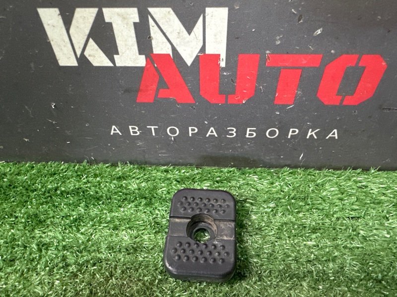 Отбойник крышки багажника Skoda Octavia 2014 A7