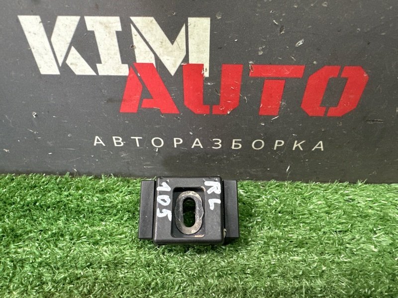 Отбойник крышки багажника Skoda Octavia 2014 A7