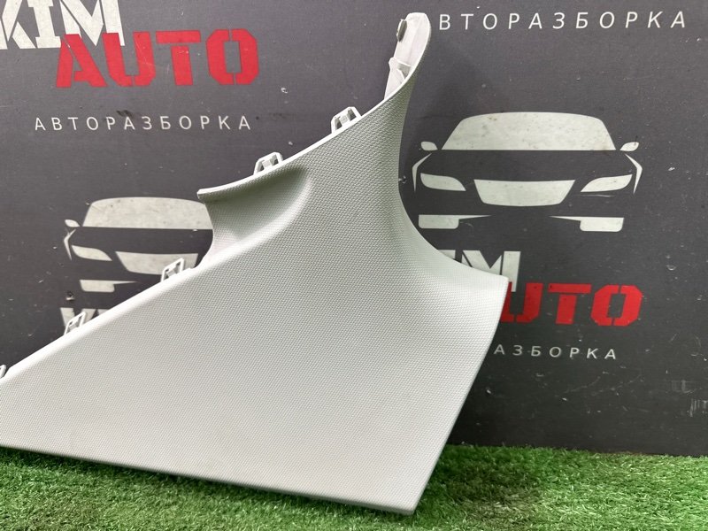 Накладка стойки верхняя Skoda Octavia 2014 A7