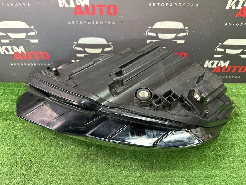 Фары передние Audi A6 2019 C8