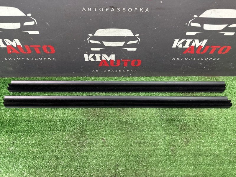 Уплотнитель стекла(бархотка) внутренний Skoda Octavia 2014 A7