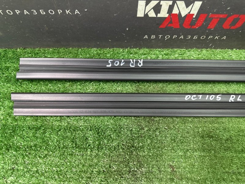 Уплотнитель стекла(бархотка) внутренний Skoda Octavia 2014 A7