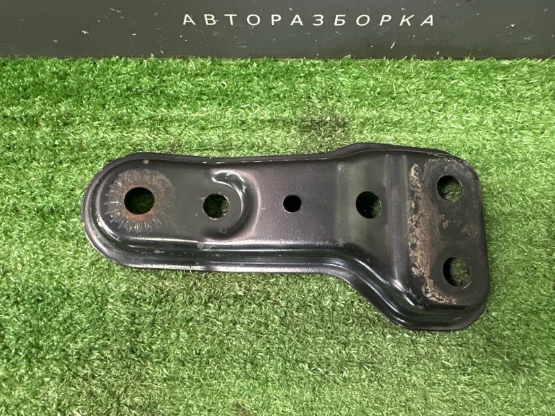 Кронштейн переднего подрамника Skoda Octavia 2014 A7