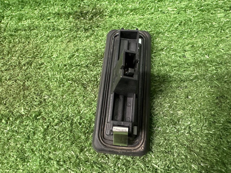 Кнопка открывания багажника Skoda Octavia 2014 A7