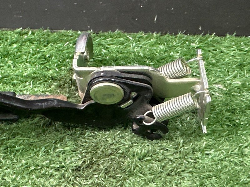 Ручка открывания бензобака и багажника Kia Cerato 2 2010 TD