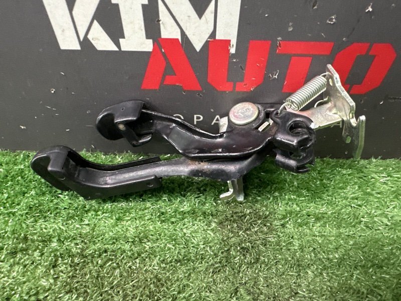 Ручка открывания бензобака и багажника Kia Cerato 2 2010 TD