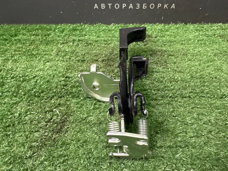 Ручка открывания бензобака и багажника Kia Cerato 2 2010 TD