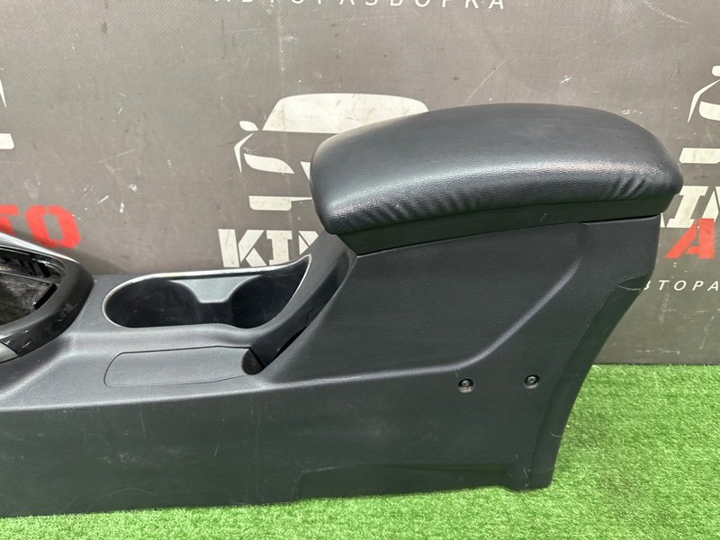 Центральная Консоль с подлокотником Kia Cerato 2 2010 TD