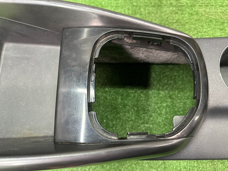 Центральная Консоль с подлокотником Kia Cerato 2 2010 TD
