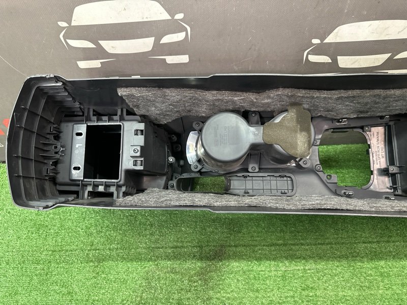 Центральная Консоль с подлокотником Kia Cerato 2 2010 TD