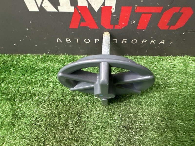 Болт крепления запасного колеса Kia Cerato 2 2010 TD