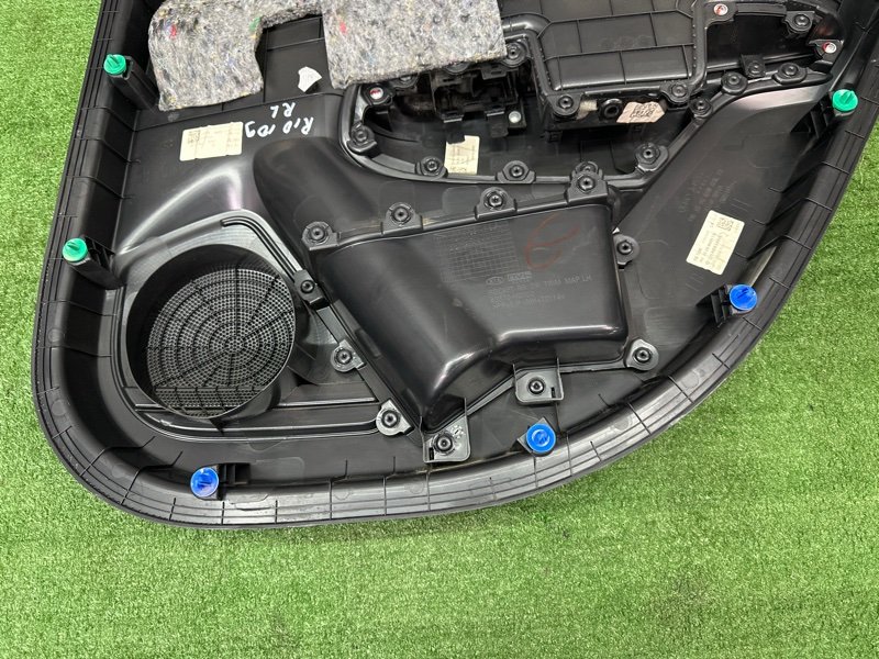 Обшивка двери Kia Rio X 2020