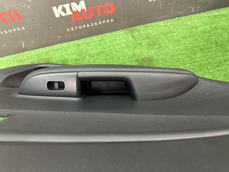 Обшивка двери Kia Rio X 2020