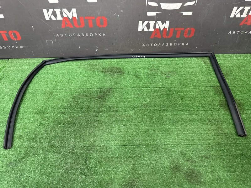 Уплотнитель стекла направляющий Kia Rio X 2020