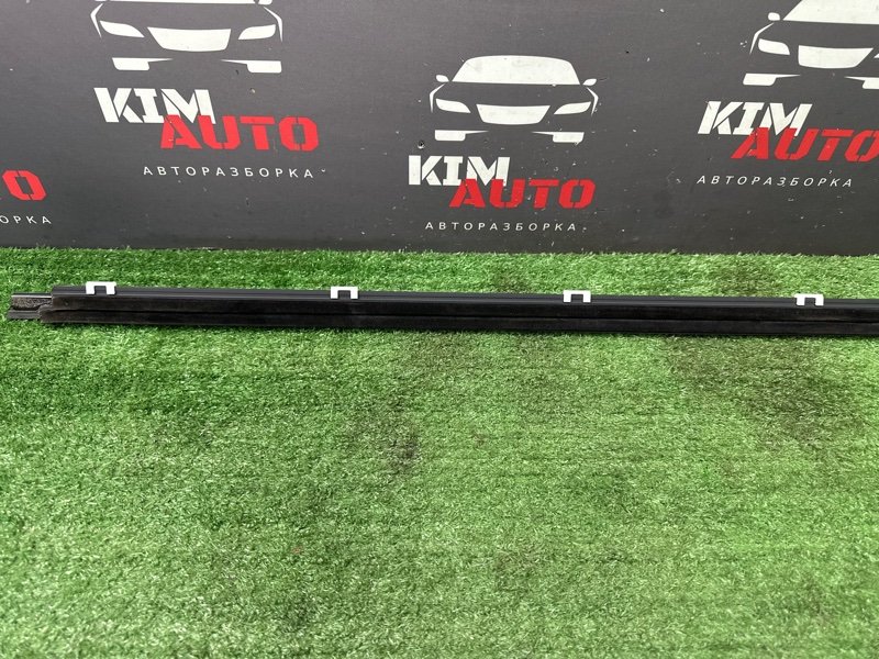 Уплотнитель стекла наружный (Бархотка) Kia Rio X 2020