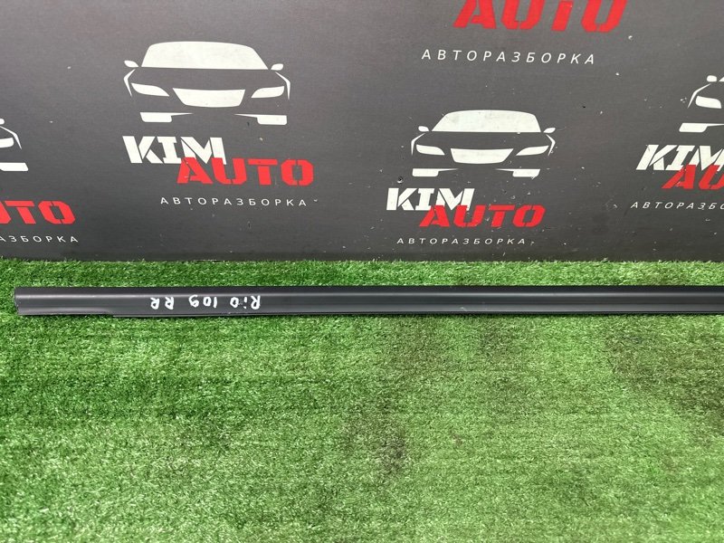 Уплотнитель стекла наружный (Бархотка) Kia Rio X 2020