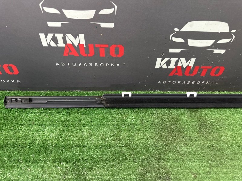 Уплотнитель стекла наружный (Бархотка) Kia Rio X 2020