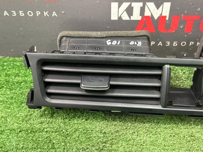 Дефлектор отопителя центральный Kia Rio X 2020