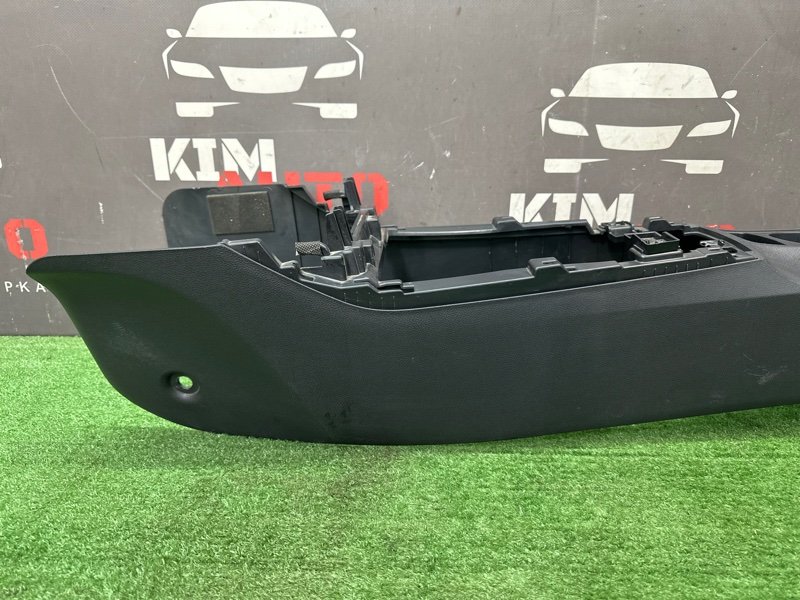 Консоль центральная Kia Rio X 2020