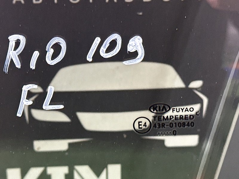 Стекло двери Kia Rio X-Line 2020