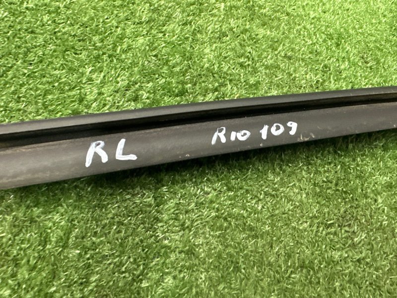 Уплотнитель стекла направляющий Kia Rio X-Line 2020