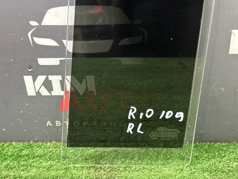 Стекло глухое заднее Kia Rio X-Line 2020