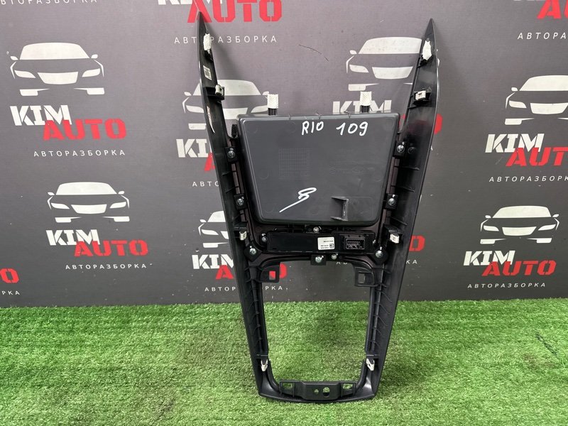 Накладка центральной консоли Kia Rio X-Line 2020