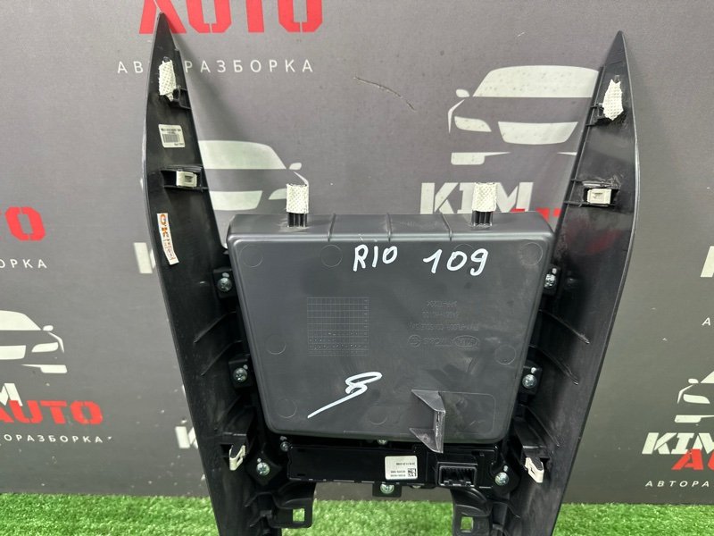 Накладка центральной консоли Kia Rio X-Line 2020