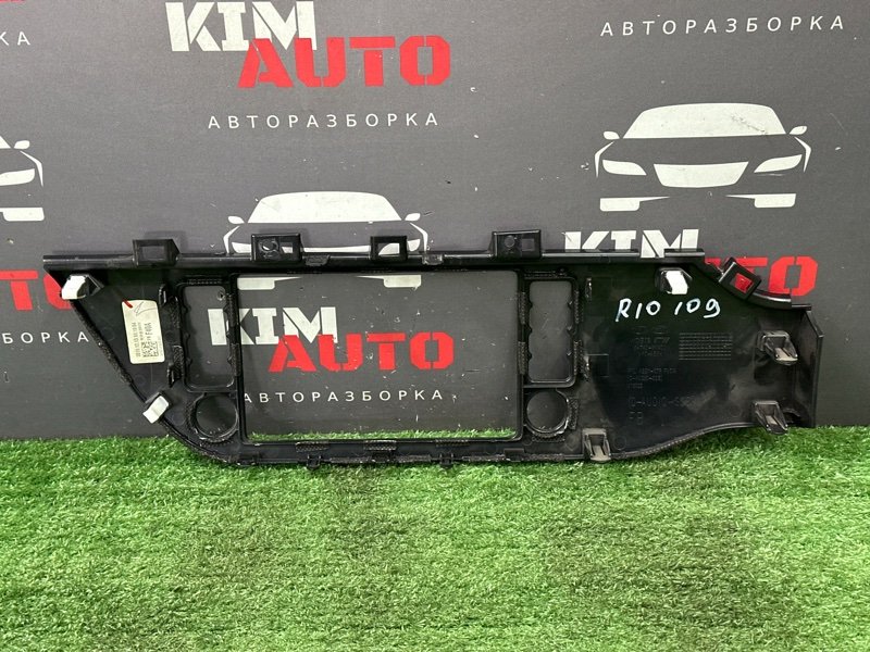 Рамка магнитолы Kia Rio X-Line 2020