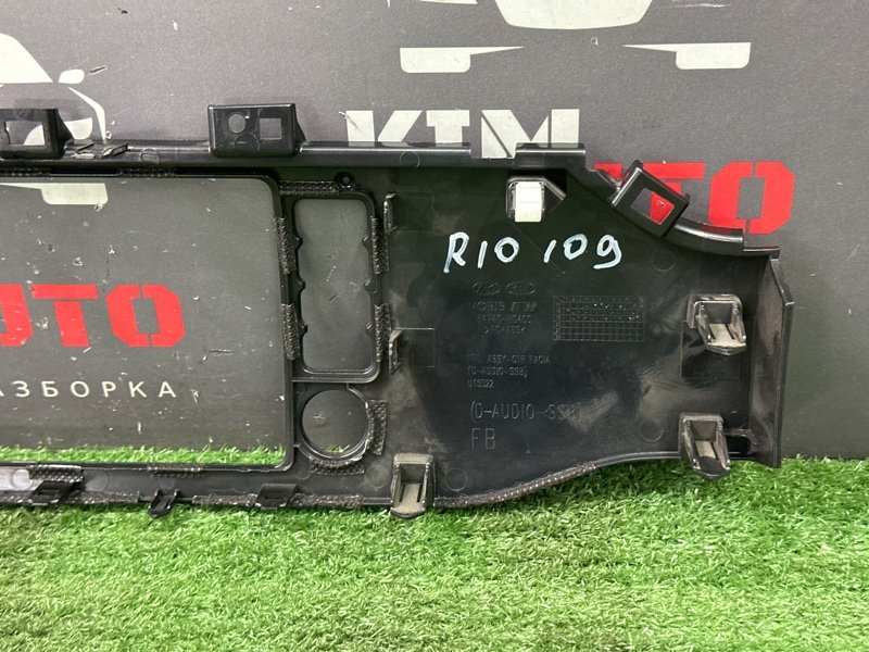 Рамка магнитолы Kia Rio X-Line 2020