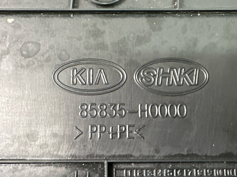 Накладка центральной стойки нижняя Kia Rio X-Line 2020