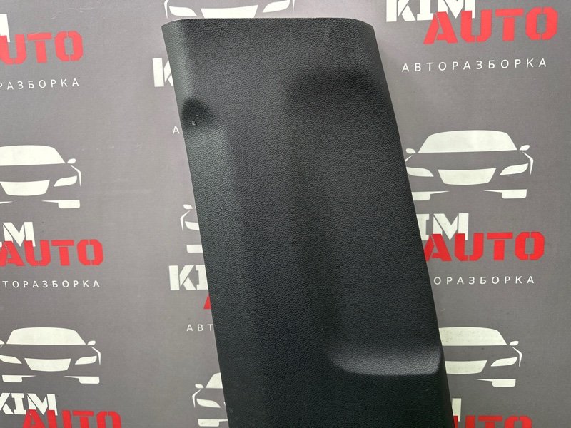 Накладка центральной стойки нижняя Kia Rio X-Line 2020