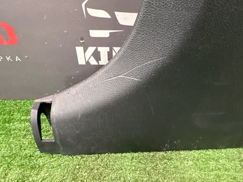 Накладка центральной стойки нижняя Kia Rio X-Line 2020