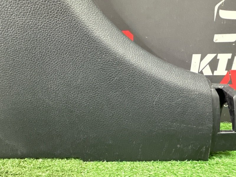 Накладка центральной стойки нижняя Kia Rio X-Line 2020