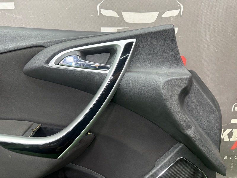 Обшивка двери Opel Astra J