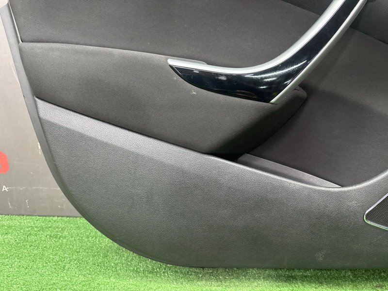 Обшивка двери Opel Astra J
