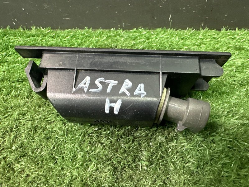 Плафон подсветки номера Opel Astra J