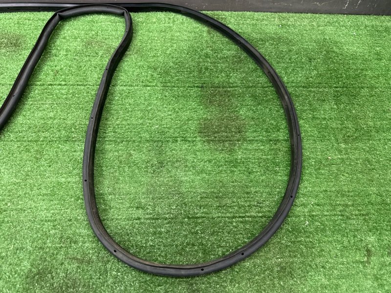 Уплотнитель двери Opel Astra J