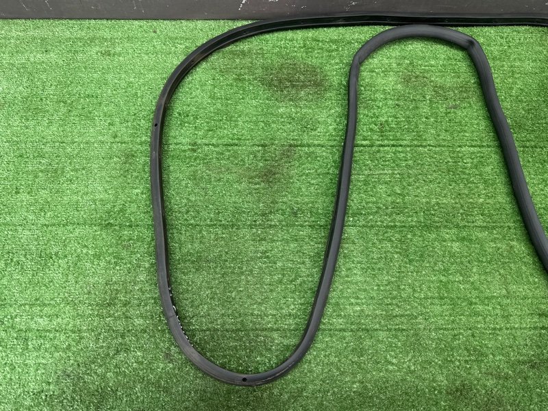 Уплотнитель двери Opel Astra J