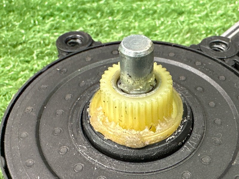 Мотор стеклоподъемника Opel Astra J