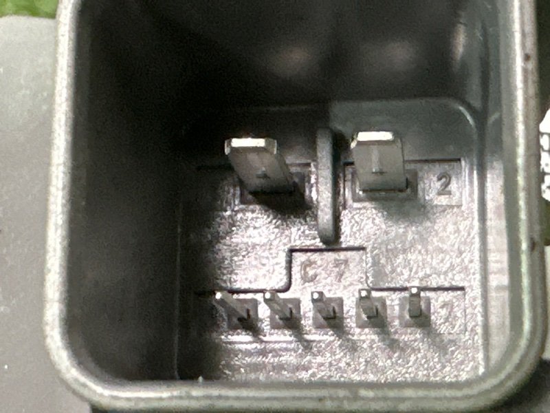 Мотор стеклоподъемника Opel Astra J