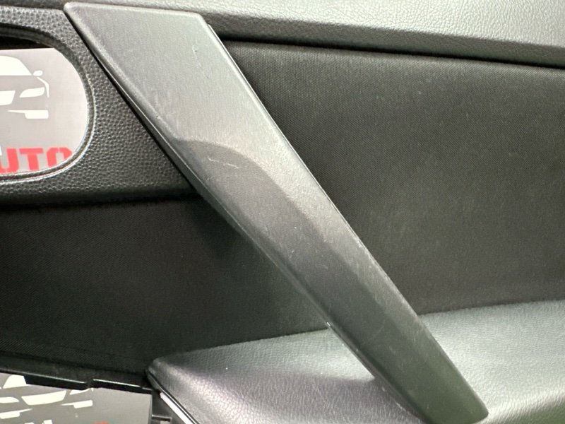 Обшивка двери Mazda 3 BL