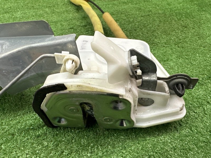 Замок двери Mazda 3 BL